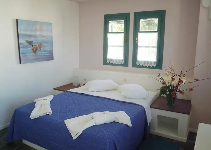 Nefeli Leros اجيا مارينا