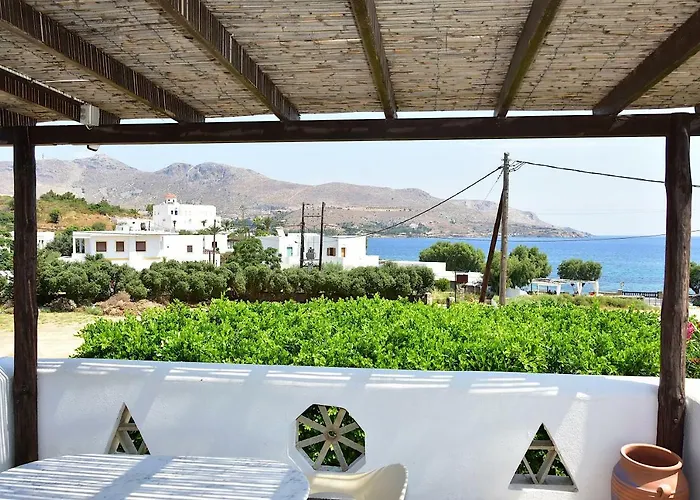 شقة فندقية Nefeli Leros 3*